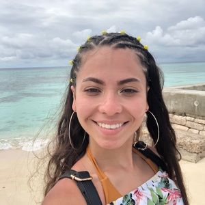 Meet your Posher, Abigail